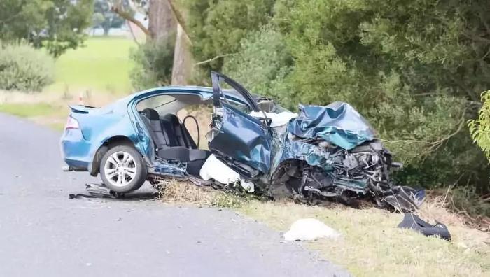 5死亡2重伤！中国游客大巴翻车，新西兰发生严重车祸，使馆启动应急机制