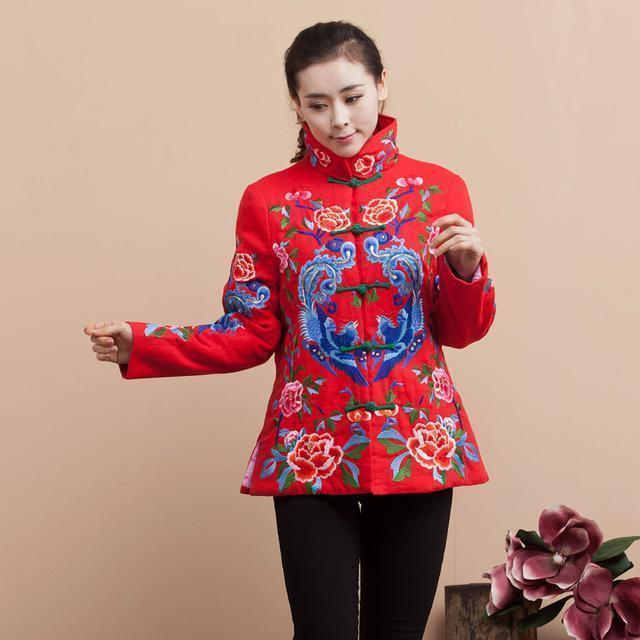 改良花棉袄也能时尚？大龄美女过年穿，回忆年代感倍棒