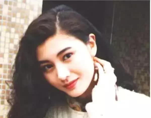 “江玉燕”的扮演者如今竟然完全认不出，她们何为要整成蜡像脸？
