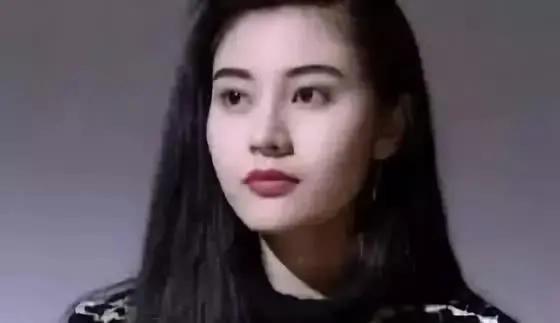 “江玉燕”的扮演者如今竟然完全认不出，她们何为要整成蜡像脸？
