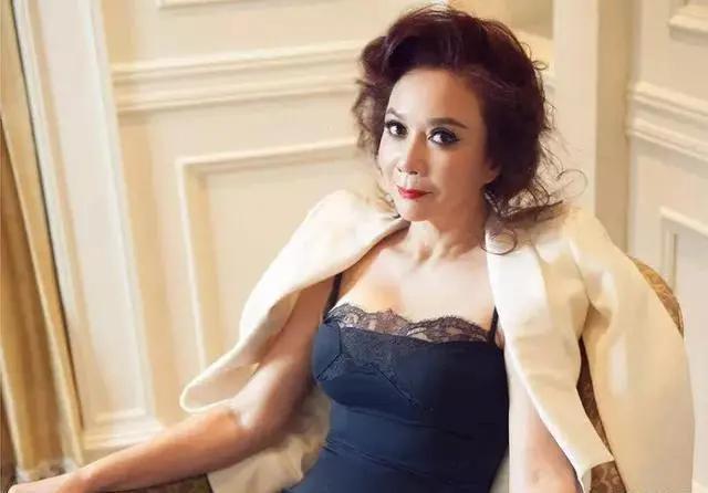 “江玉燕”的扮演者如今竟然完全认不出，她们何为要整成蜡像脸？