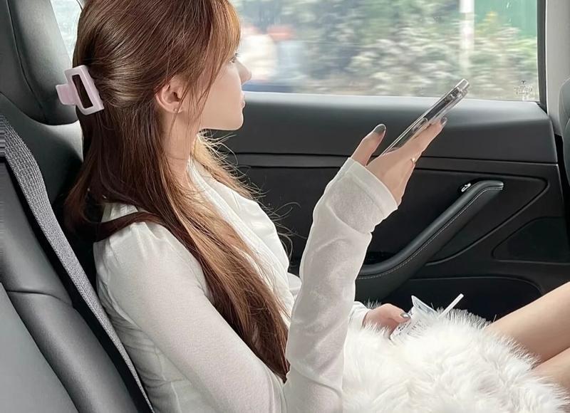 拒绝跟别人聊天该怎么回复(女孩拒绝视频聊天该怎么回复)