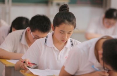 ​高中排名前十名（广西高中排名前十名）