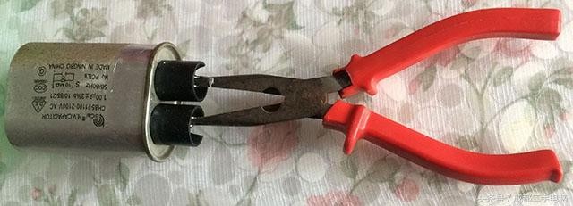 格兰仕微波炉常见故障及排除方法（自己动手维修好格兰仕微波炉灯亮不加热的故障）(2)