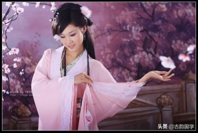 ​有关桃花的诗句（有关杏花的诗句）