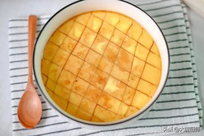​蒸蛋要多久最合适（鸡蛋羹加冷水还是温水？蒸多久？教你做法，细腻爽滑，比豆
