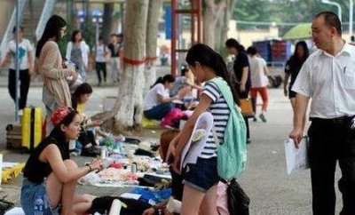 ​目前摆地摊最好卖的小商品是什么(适合摆地摊的小商品)