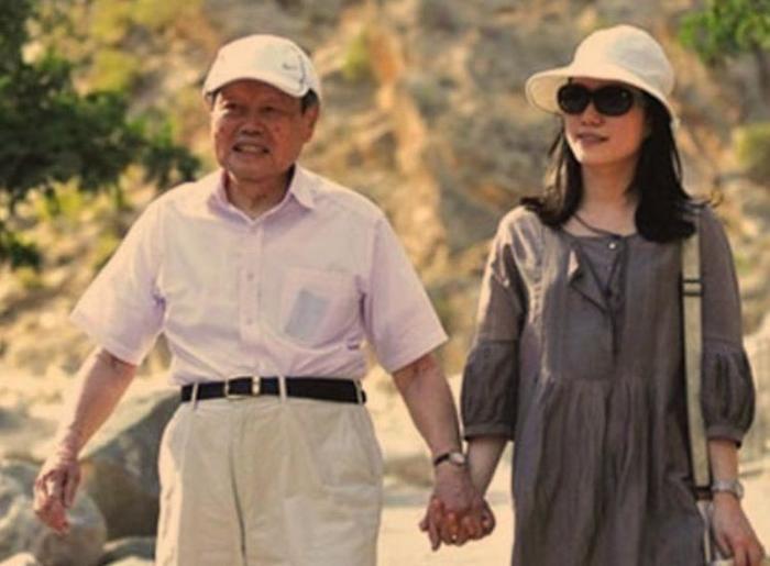 翁帆与杨振宁相差54岁，结婚11年后，翁帆说出在一起实情！