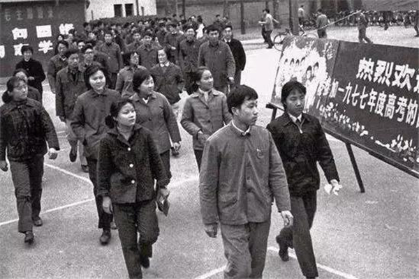 恢复高考是哪一年：1977年（为国家发展奠定人才基础）