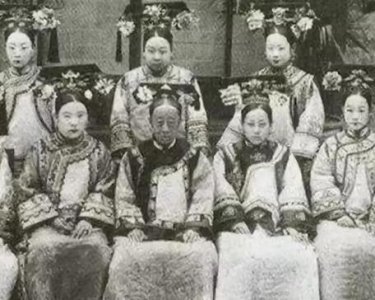 ​清朝选秀到底是什么样的 所留下的照片为什么都那么丑