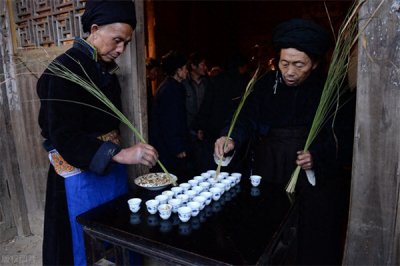 ​苗族下蛊的真实事件(苗族人会给游客下蛊吗)