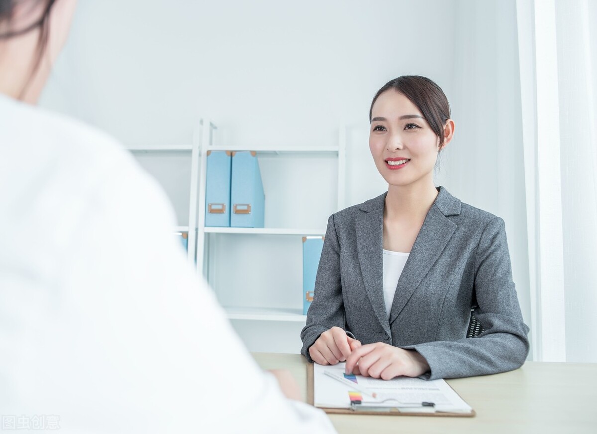 怎么做自我介绍（不同场合的自我介绍有不同的打开方式）