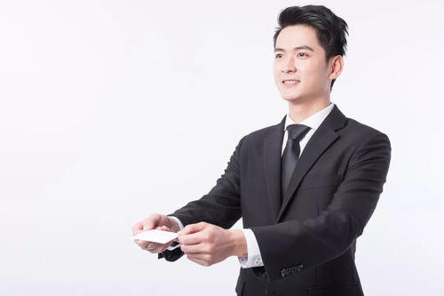 怎么做自我介绍（不同场合的自我介绍有不同的打开方式）