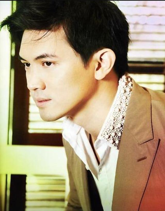 泰国最具人气男星（5位泰国娱乐圈的成熟型男）(9)