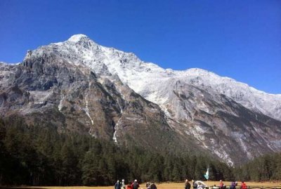 ​玉龙雪山海拔高度，玉龙雪山海拔有多高，一天能爬上去吗？