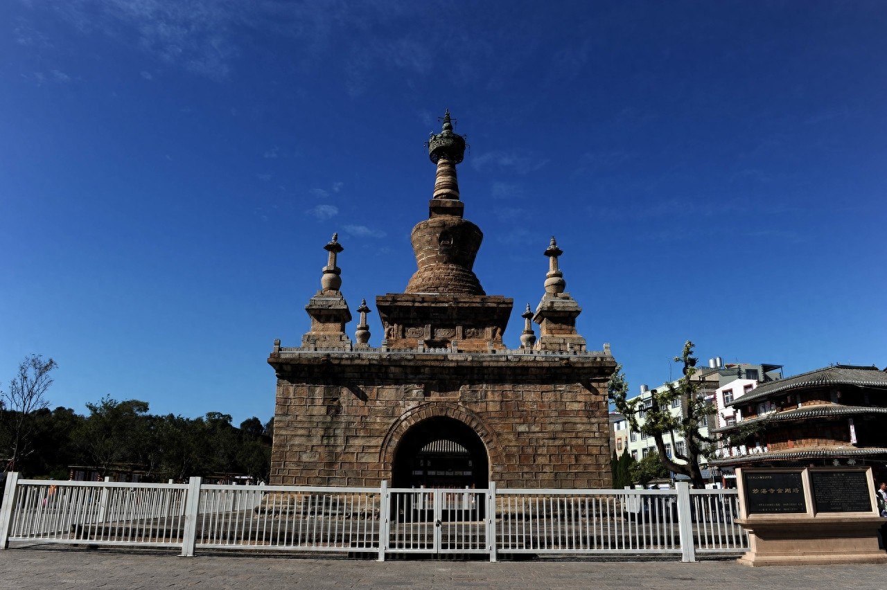 中国已知建造历史最久的金刚宝座塔，中国唯一用砂石砌成的石塔