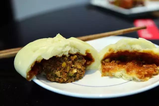 北京比较好吃的火锅店排名（太拽了这家开在京城）(46)