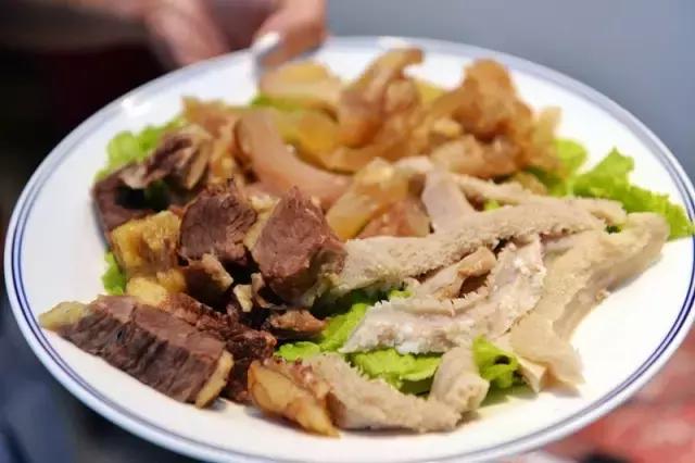 北京比较好吃的火锅店排名（太拽了这家开在京城）(39)