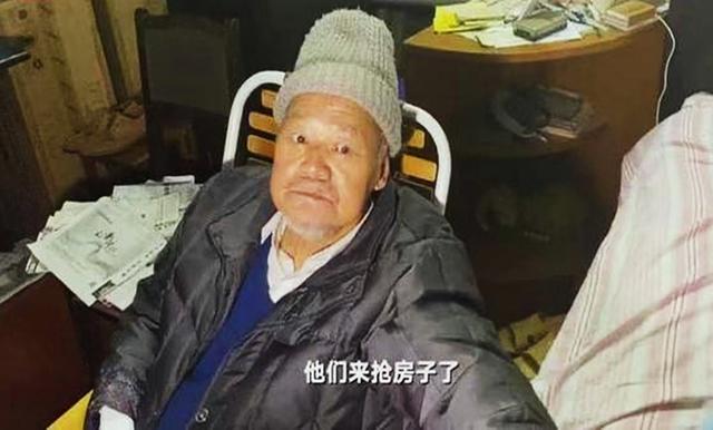 上海卖水果小哥获赠300万房产后续（水果摊主获赠老人300万房产）(19)