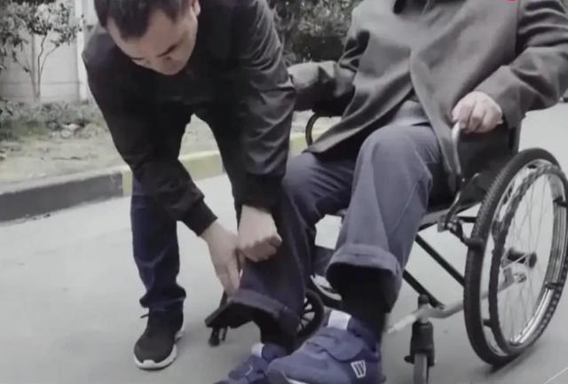 上海卖水果小哥获赠300万房产后续（水果摊主获赠老人300万房产）(20)