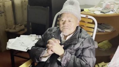 ​上海卖水果小哥获赠300万房产后续（水果摊主获赠老人300万房产）