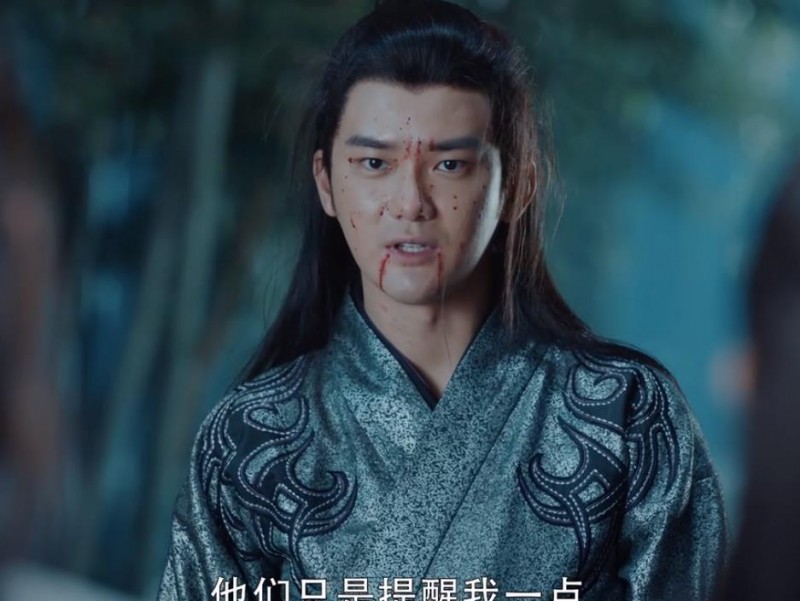 火场救人自家被烧(八旬老人被困火海邻居救人)