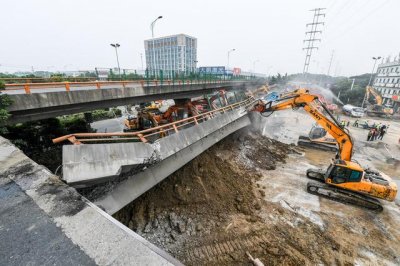 ​无锡桥塌超载货车（严重超载导致无锡桥梁发生侧翻）