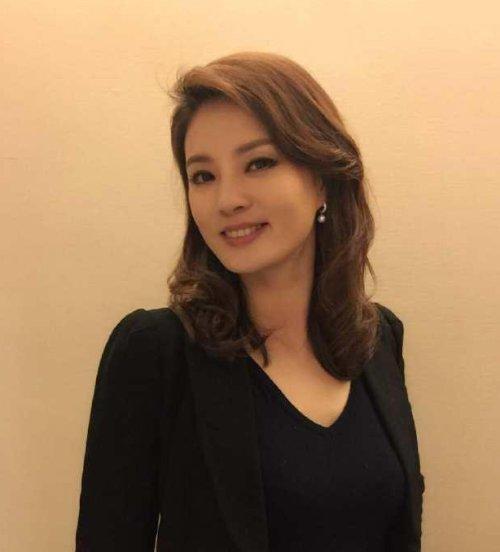 央视最美4位女主持，集美貌、才华于一身，你最喜欢哪一位？