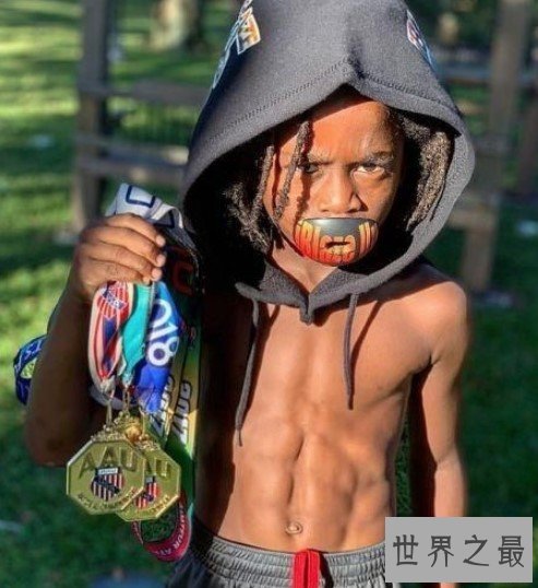 世界上跑的最快的男孩,100米仅用时13.48秒