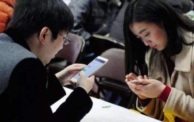 相亲对象突然不联系了女孩子要主动么(相亲见面后男生主动联系)
