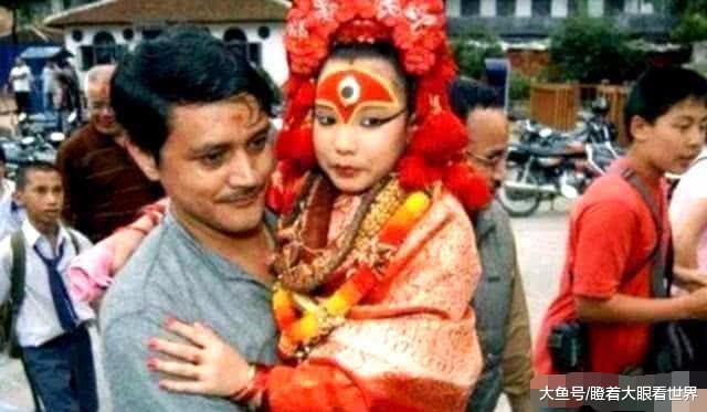 印度圣女只是表面风光,暗地却是奴隶成了僧侣的“玩物”!