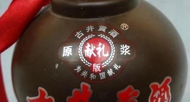 十大世界上最贵的十款酒,看哪一款是你一顿早餐钱能买的。  7