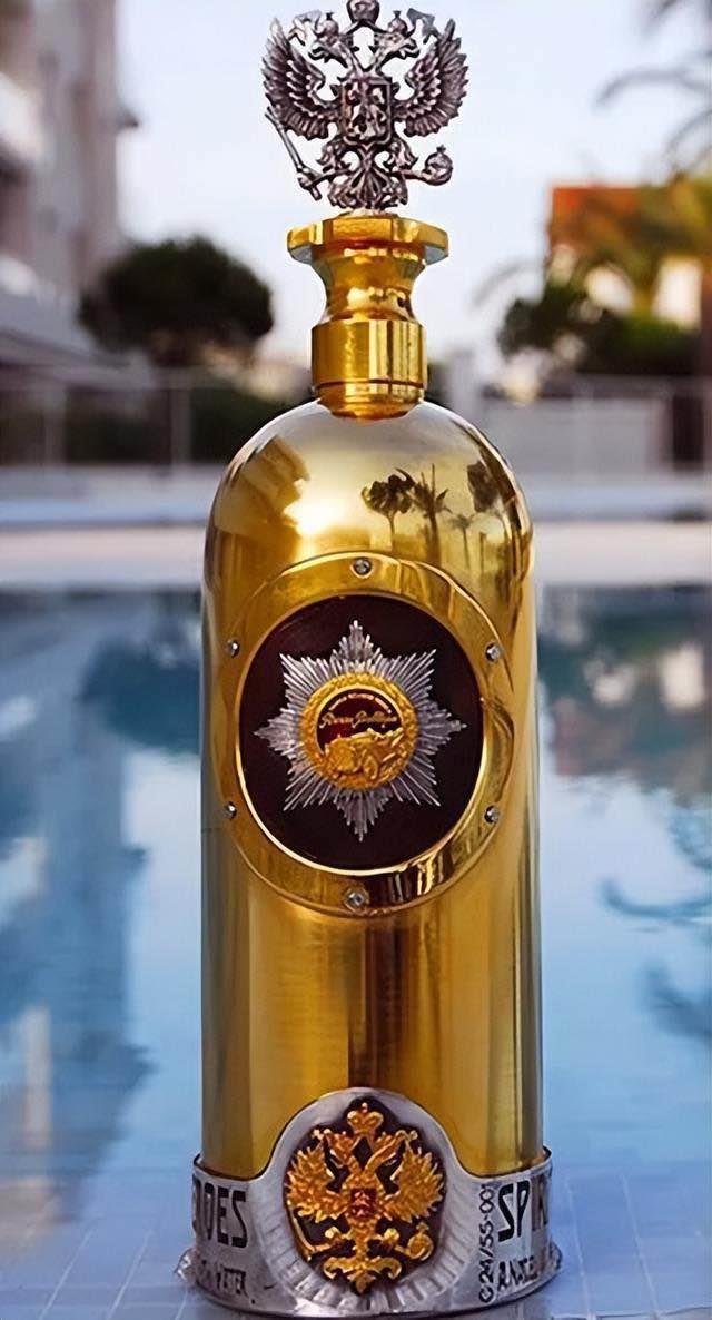 十大世界上最贵的十款酒,看哪一款是你一顿早餐钱能买的。  5