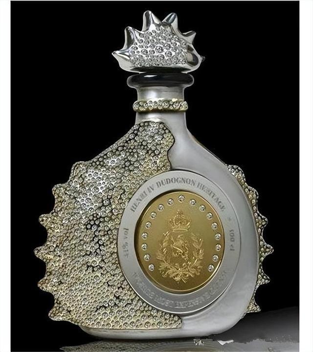 十大世界上最贵的十款酒,看哪一款是你一顿早餐钱能买的。  8