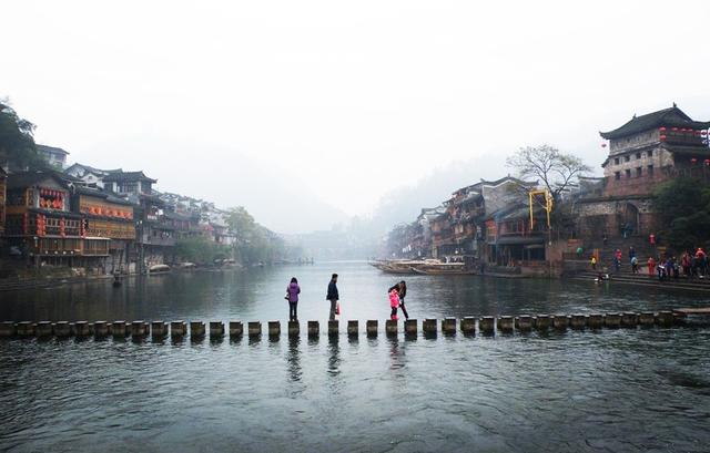 凤凰古城推荐的游玩攻略(凤凰古城最全旅游攻略)(2)
