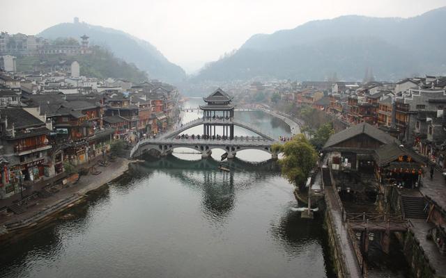 凤凰古城推荐的游玩攻略(凤凰古城最全旅游攻略)(1)
