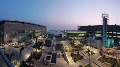 ​世界上最“土豪”的大学, 学生宿舍是别墅, 还拥有高尔夫球场!