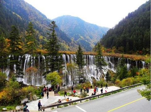 三、交通线路（成都往返景点门票35元/人，往返自驾55元/人）