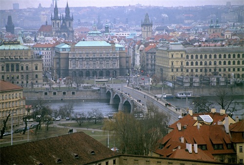 拥有千年历史的城市布拉格,号称“千塔之城”