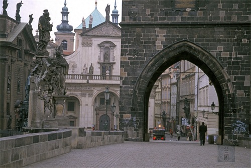 拥有千年历史的城市布拉格,号称“千塔之城”