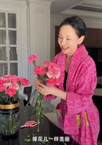 郭晓东回武汉丈母娘家,岳母给他熬藕汤,程莉莎娘家优渥住大别墅