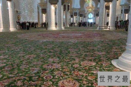 世界上最大的地毯,用38吨羊毛和棉纱编织而成
