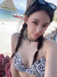 ​程潇度假美照 泳装造型超吸睛