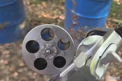 ​马南格轮转手枪，357大口径威力相当惊人