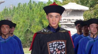 福康安与福尔康的名字仅一字,他俩是兄弟还是同一个人?