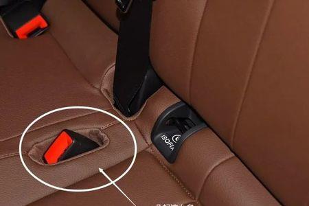 安全带卡扣坏了如何自己拆开修