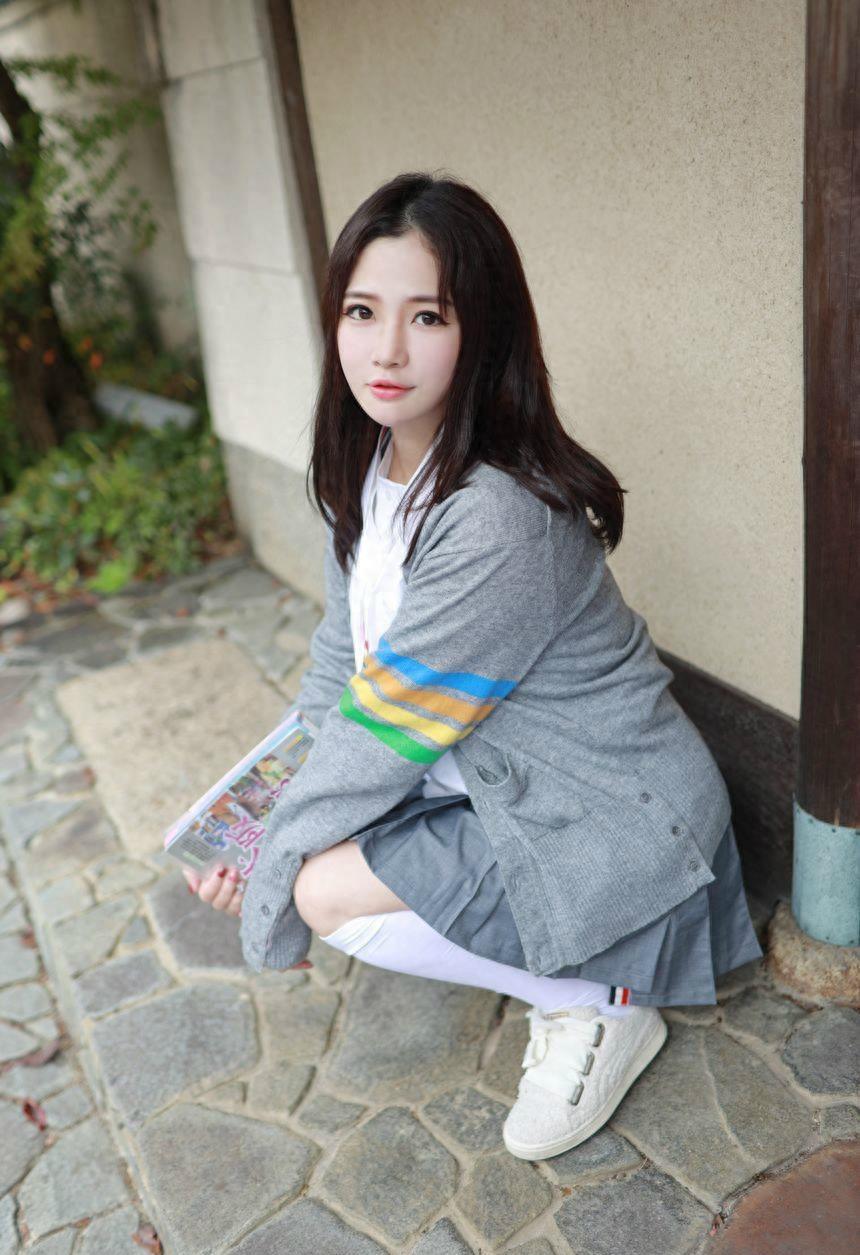 清纯可爱的制服小姐姐,超短百褶裙诱惑,好性感