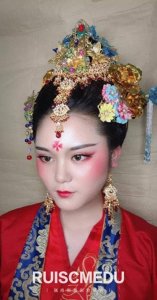 ​唐妆这么化，C位出道。