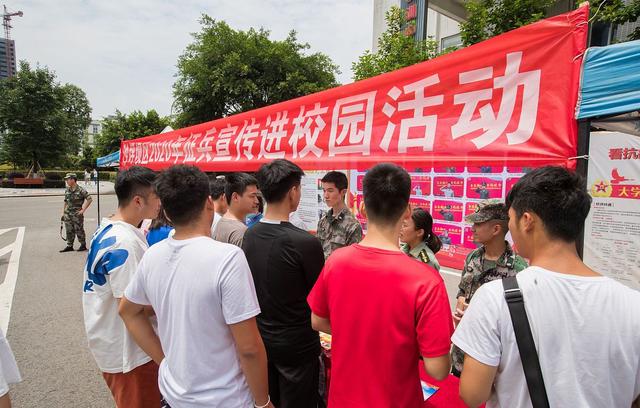 大专生当兵有什么优先(大专生当兵最好选择这2个阶段去)(2)