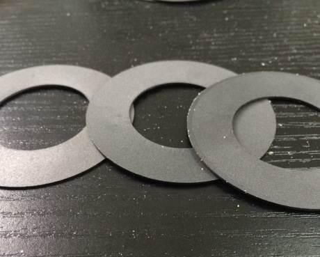 不同材质增加橡胶垫片起什么作用